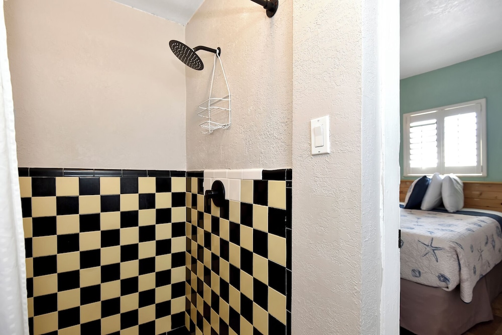 Shoreline Suites & Cabana Cottages - photo 101