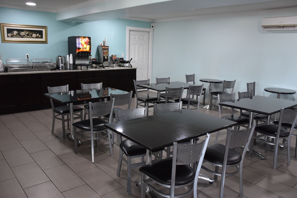 Destin Inn and Suites - photo 26