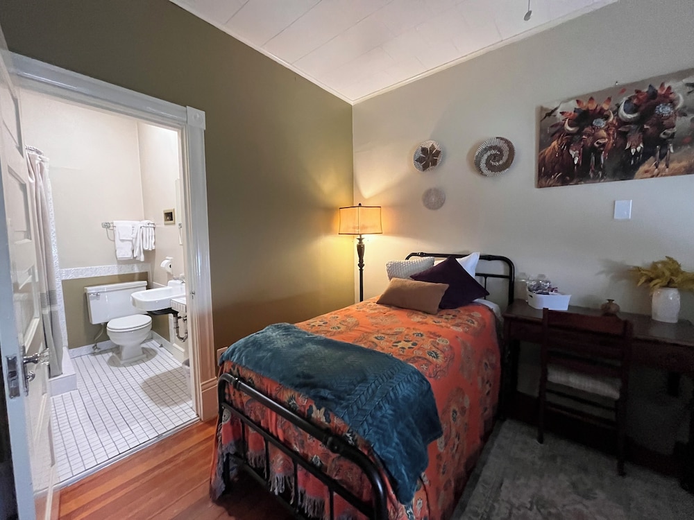 The Boho Buffalo Inn - photo 35