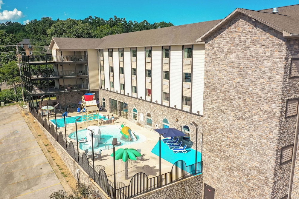 The Branson Waterpark Hotel - photo 16