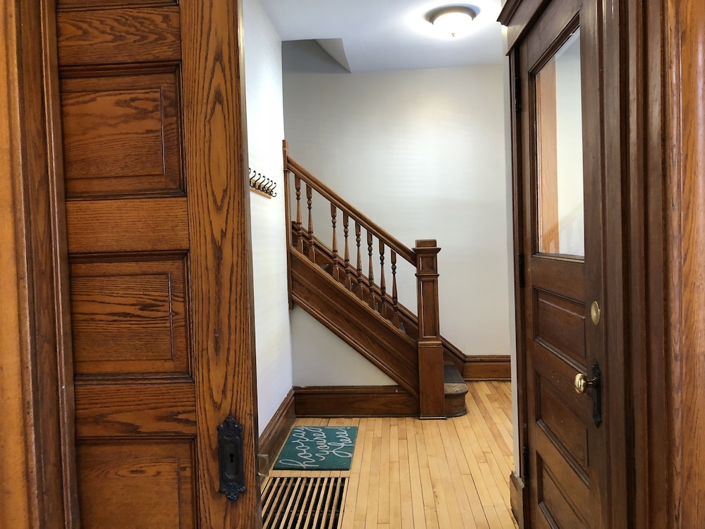 Midtown Manor - photo 2
