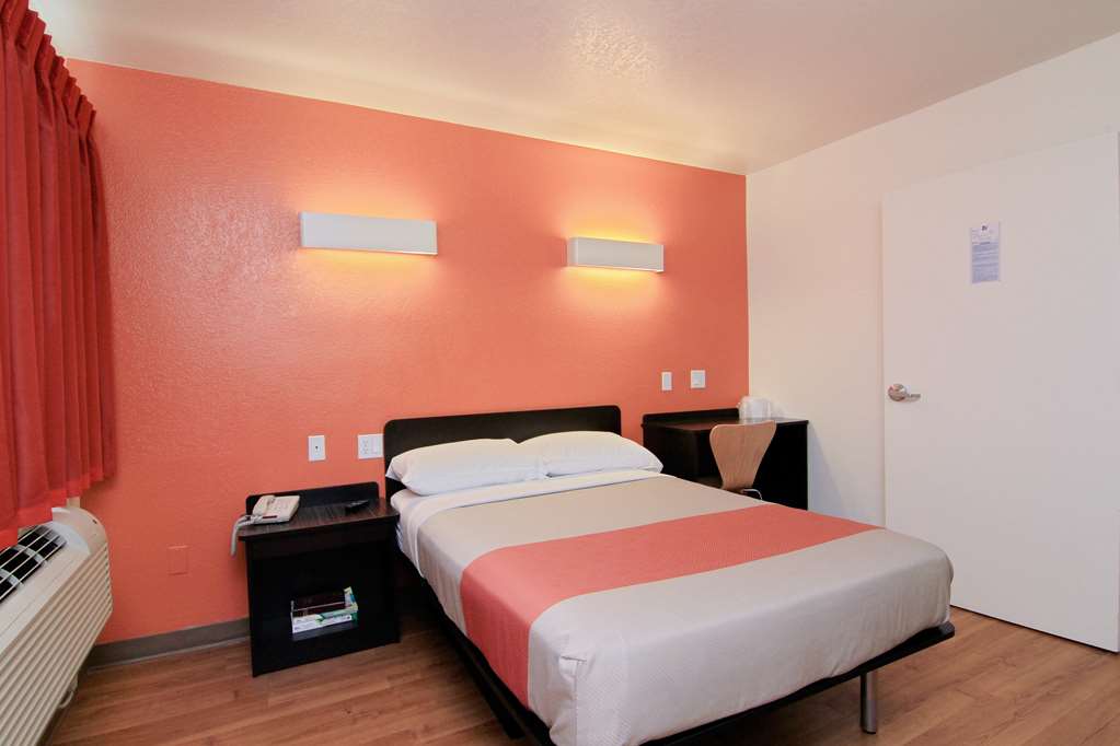 Motel 6 Old town Scottsdale Fashion Square - photo 11