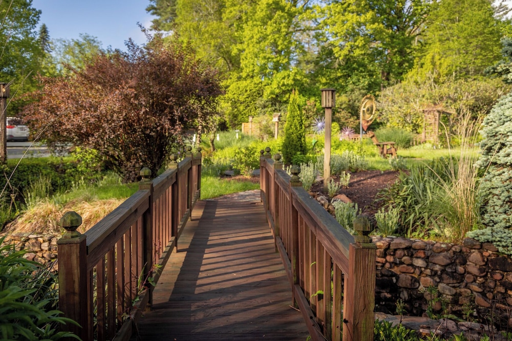 Azalea Garden Inn - photo 43