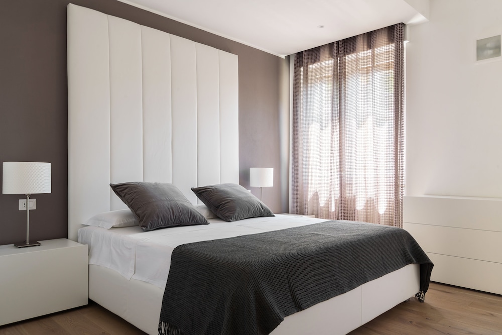 Pure White — 4-Star Luxury Hotel in Como, Italy