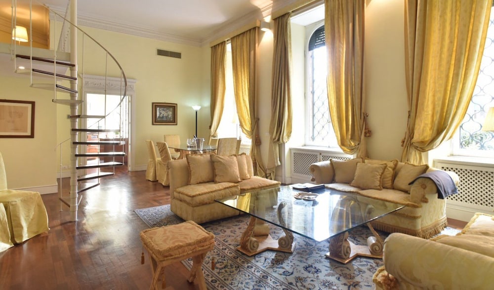 Holiday House Belle Arti — 4-Star Luxury Hotel in Rome, Italy
