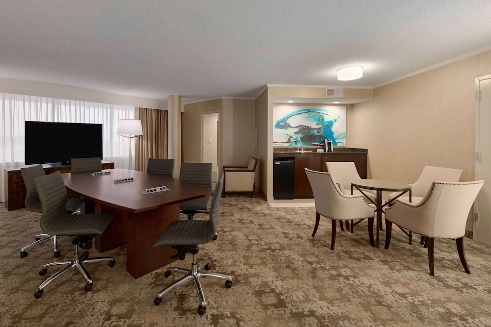 Embassy Suites by Hilton Baltimore at BWI Airport - photo 12