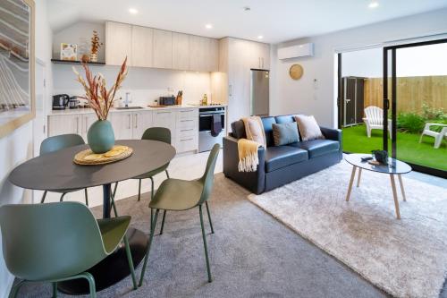 Elegant 2 Bed 2 Bath Home in the CBD — 4-Star Luxury Hotel in Christchurch, New Zealand