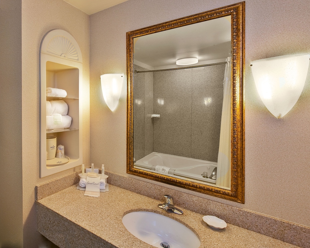 Holiday Inn Express Hotel & Suites Dyersburg by IHG - photo 35