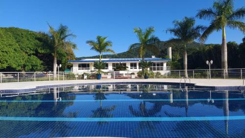 Apto 2 quartos completo em Condomínio Clube a 350 metros da praia do Campeche — 4-Star Luxury Hotel in Florianopolis, Brasil