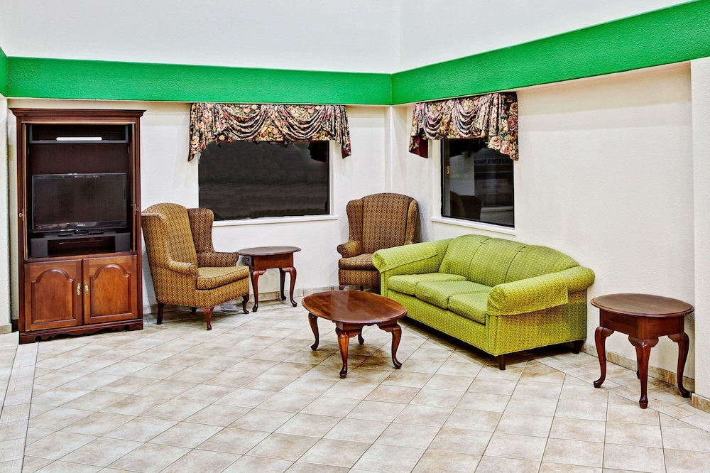 Super 8 by Wyndham Baytown I 10 - photo 4