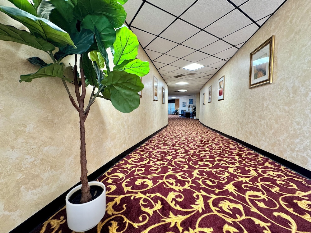 FairBridge Inn Express Hiawatha - photo 2