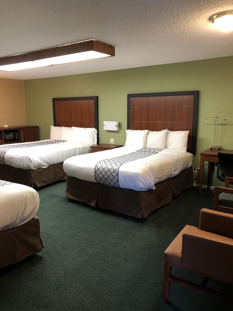Knight's Inn Motel - photo 38