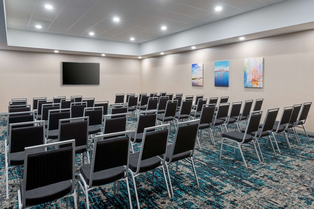 Hampton Inn Salisbury - photo 25