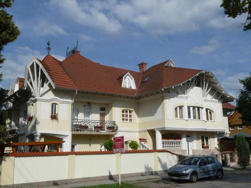 Apartmanház Sipos Siófok — 4-Star Luxury Hotel in Siofok, Hungary