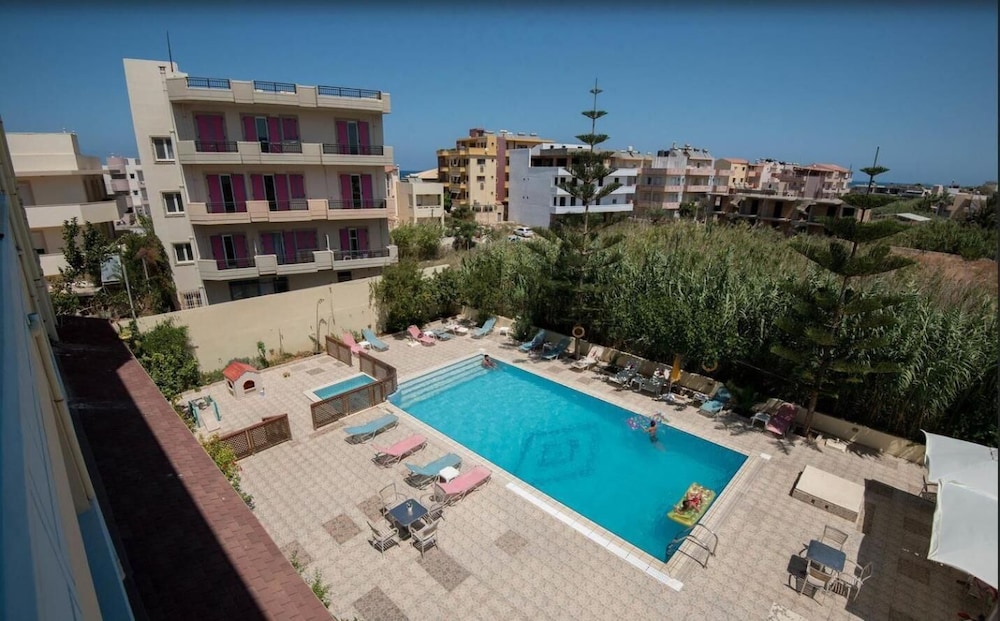 Eleni Palace - carbon neutral hotel in Gazi