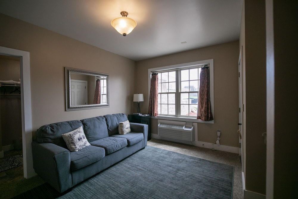 Nauvoo Temple House Hotel - photo 20