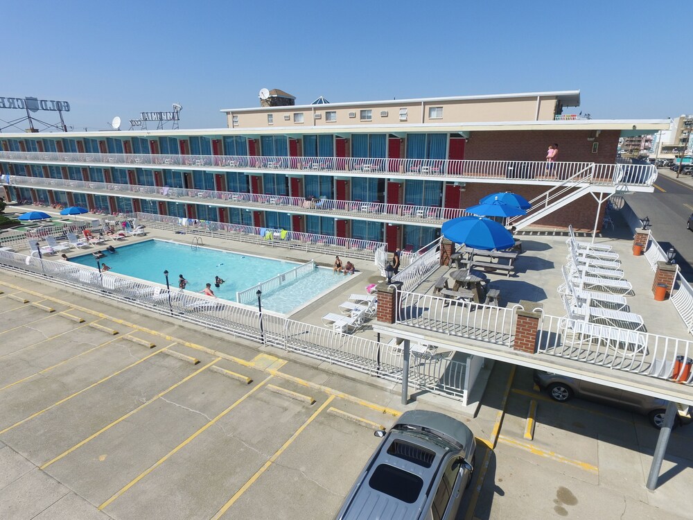 Gold Crest Motel - photo 29