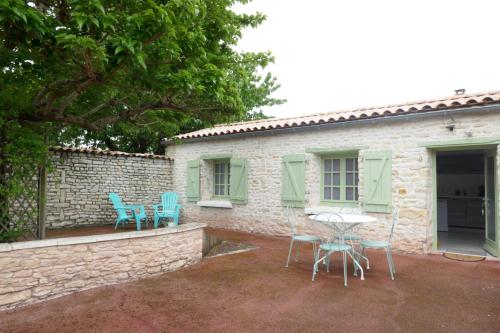 Le romarin - carbon neutral hotel in Courcon