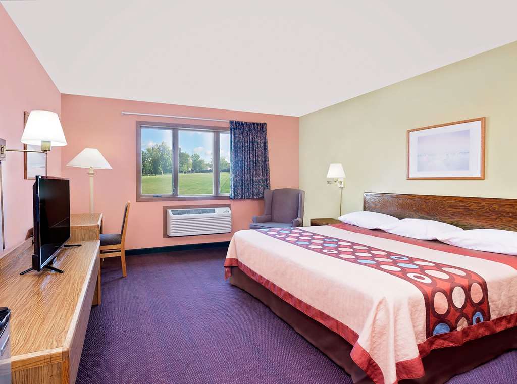 Super 8 by Wyndham Sturgeon Bay - photo 6