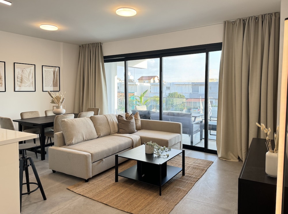 Phaedrus Living White Hills Suites City View