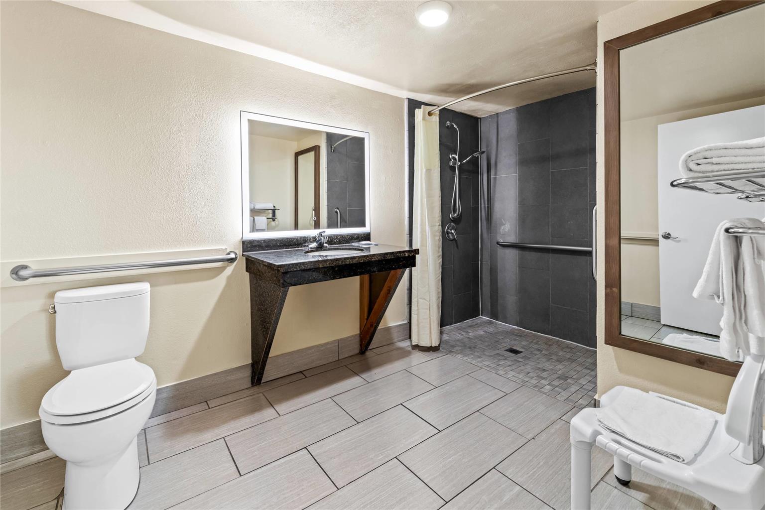 Quality Inn & Suites - photo 28