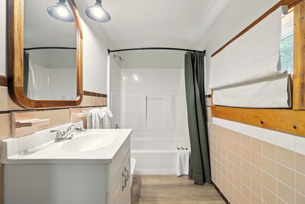 Hillside Motel LLC - photo 119