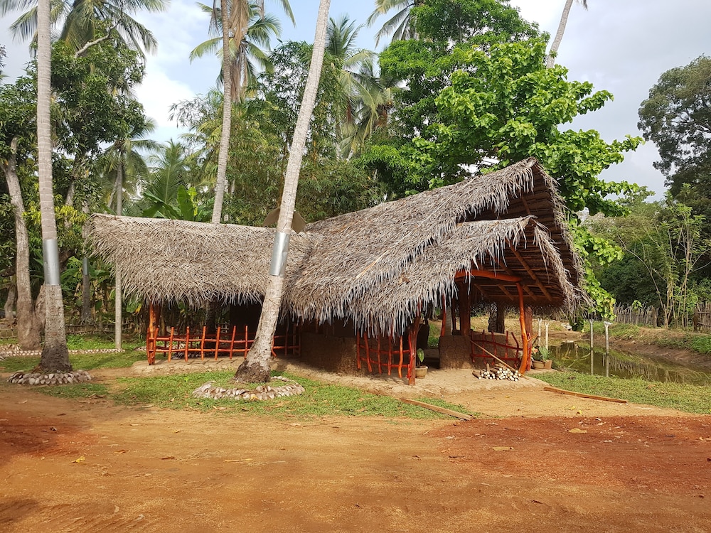 Monara Arana Eco Village and Farm Resort Hostel