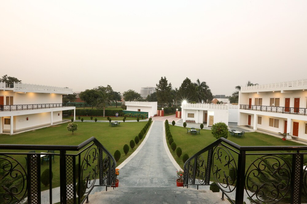 Airport Motel Aapno Ghar Resort