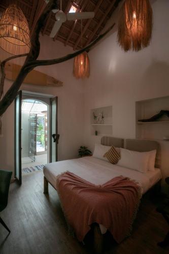 Circle in Mormugao, India