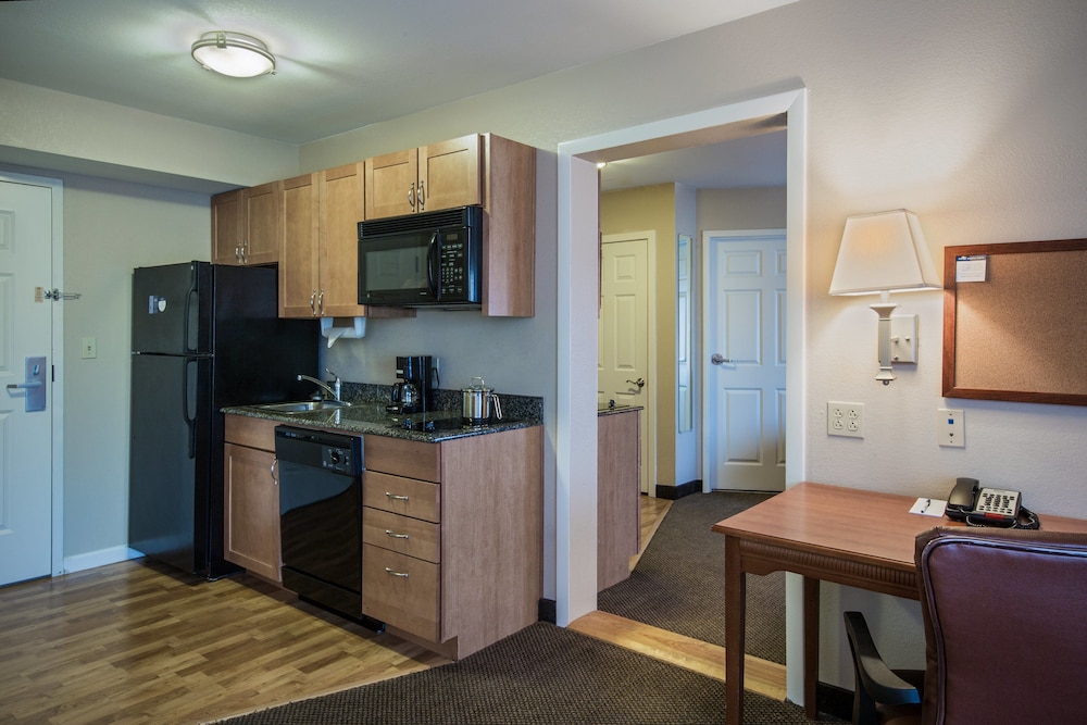 Candlewood Suites Windsor Locks Bradley Arpt by IHG - photo 2