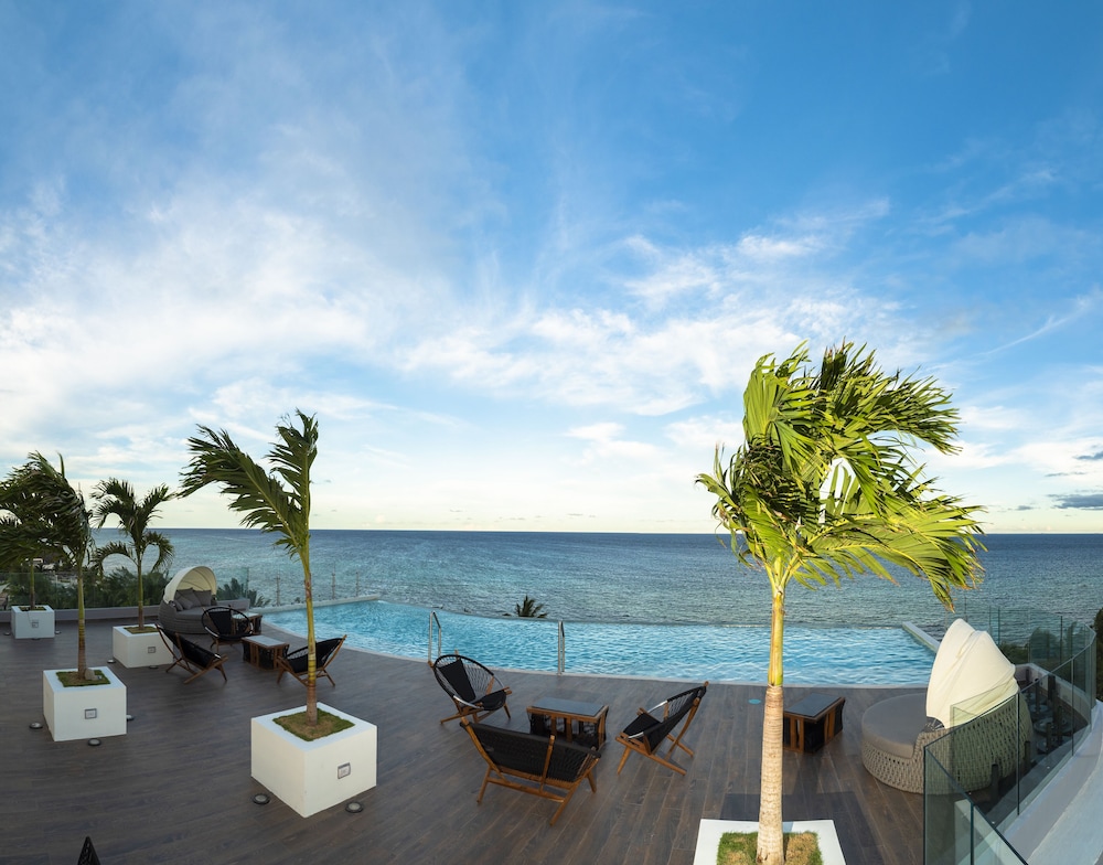 Rooftop pool