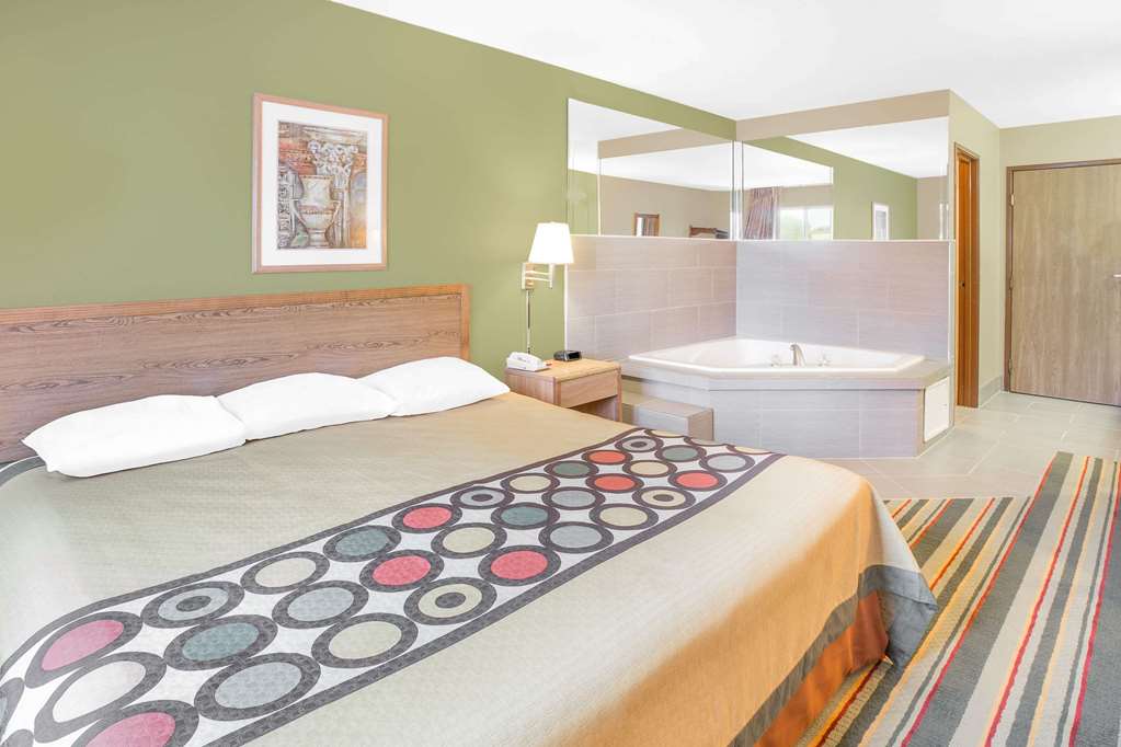 Super 8 by Wyndham East Moline - photo 11