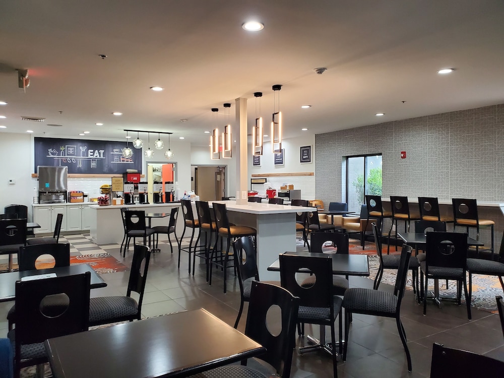 Hampton Inn Olathe - photo 2