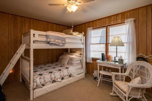 Beaching & Griping by Oak Island Accommodations - photo 7