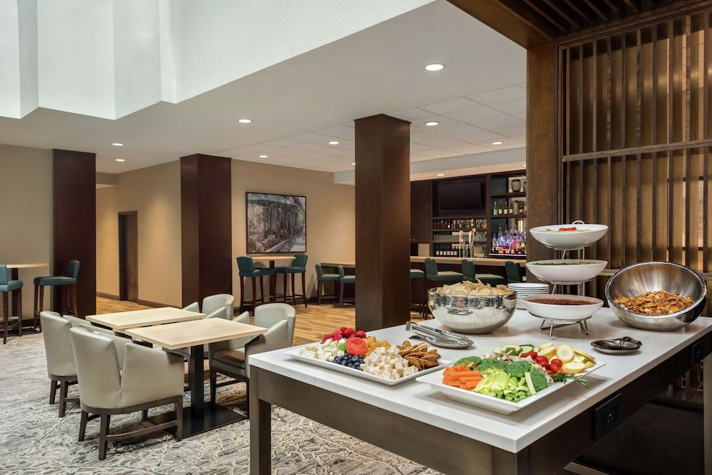 Embassy Suites by Hilton Atlanta Alpharetta - photo 26