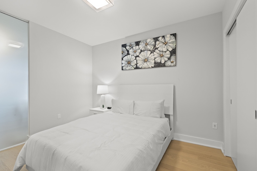Global Luxury Suites at Tribeca - photo 31