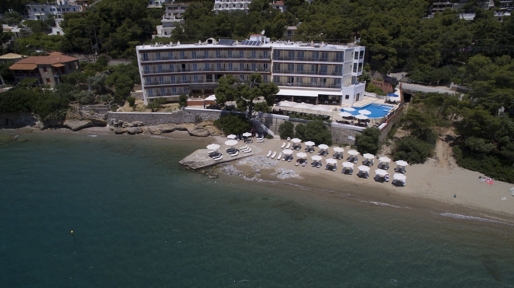 Golden View Beach Hotel in Poros, Greece