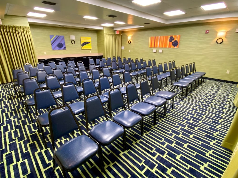 Holiday Inn Express Suites Plant City by IHG - photo 54