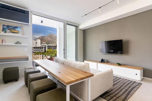 The Rose 202 2Bedroom Apartment with Rooftop Pool — 4-Star Luxury Hotel in Cape Town, South Africa