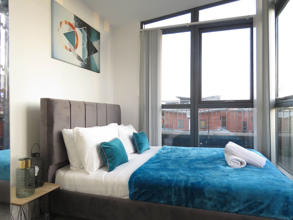 Tudors eSuites City Centre Apartment — 4-Star Luxury Hotel in Birmingham, United Kingdom