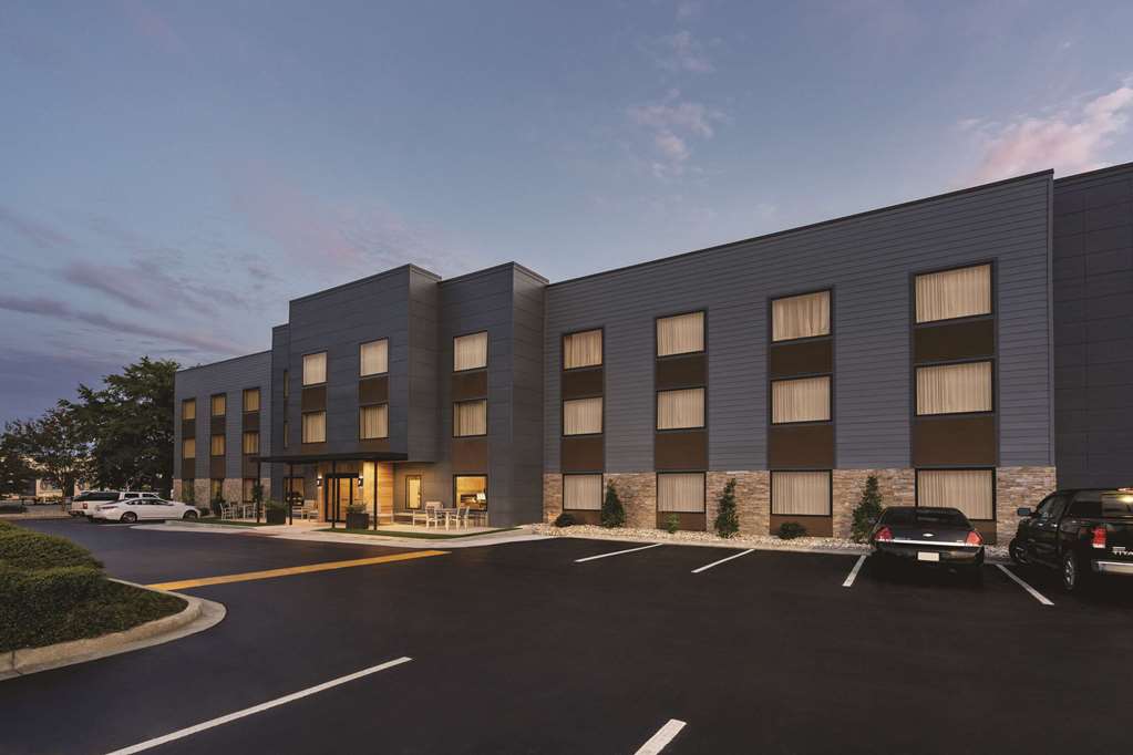 Country Inn & Suites by Radisson Savannah Midtown GA - photo 3
