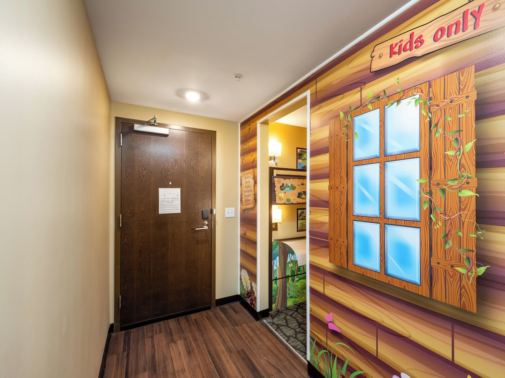 Country Cascades Waterpark Resort - photo 10