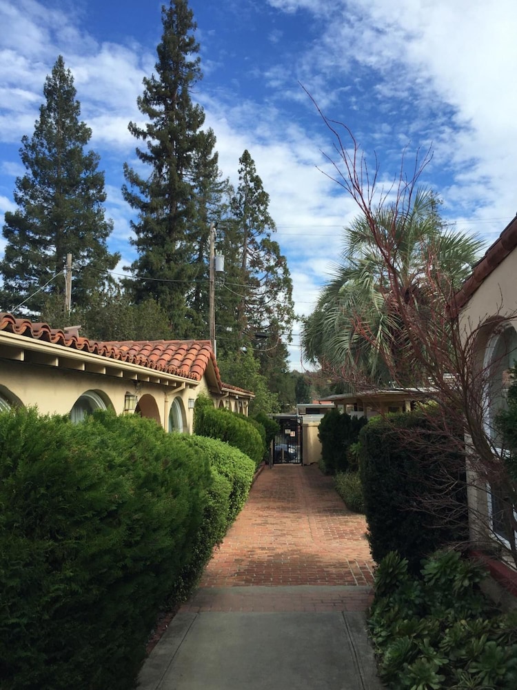Los Gatos Garden Inn Hotel - photo 72