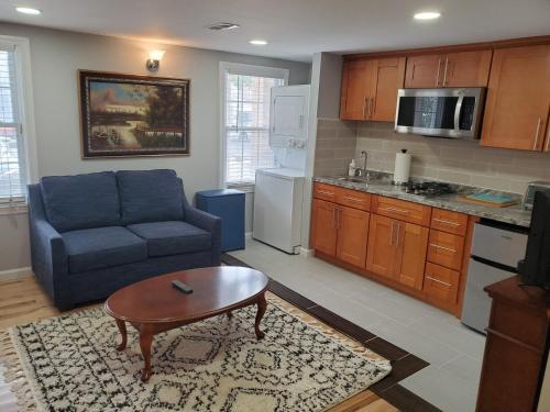 Starlite Studio Quaint Space Easy Walk to Trop in Atlantic City, United States