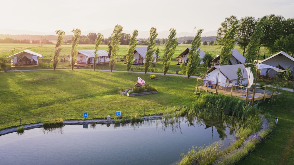 Glamping Kolpa Resort — hotel in Metlika
