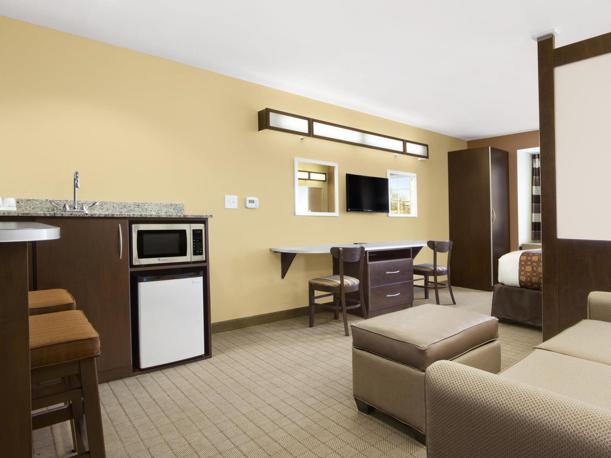 Microtel Inn & Suites by Wyndham Shelbyville - photo 10