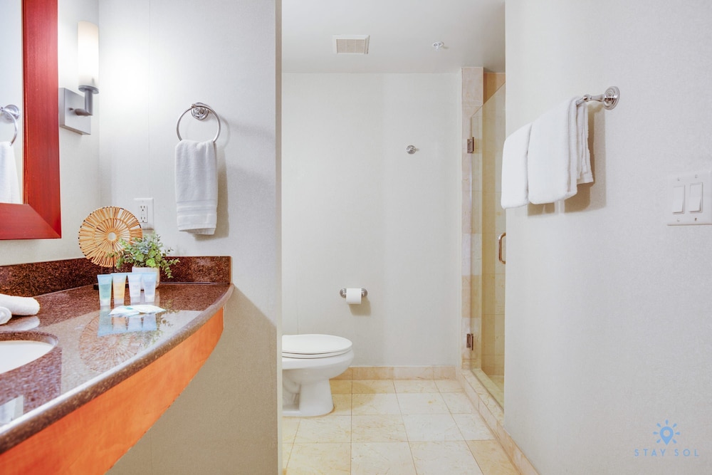 Luxury Bayfront Studio with Balcony Amazing Pool - photo 16