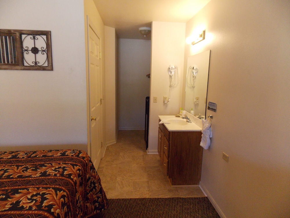Vintage Lakeside Inn - photo 22