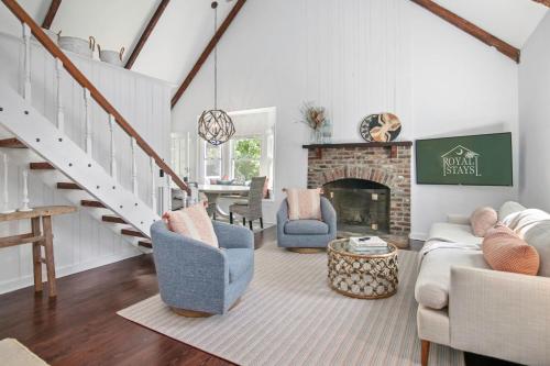 Sawyer’s Landing Mins to beach & Dtwn in Charleston, United States