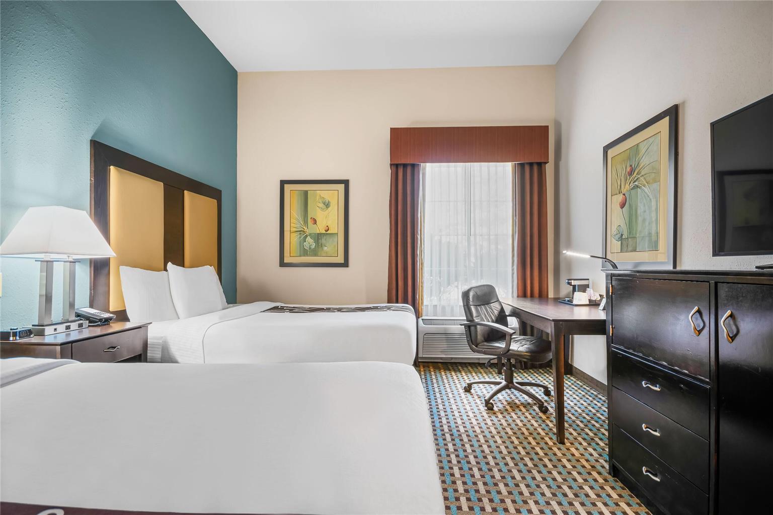 La Quinta Inn & Suites by Wyndham Stonington Mystic Area - photo 22